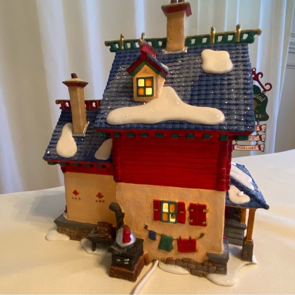 Department 56 Northwind Knitters #56.56751 - Picture 5 of 13